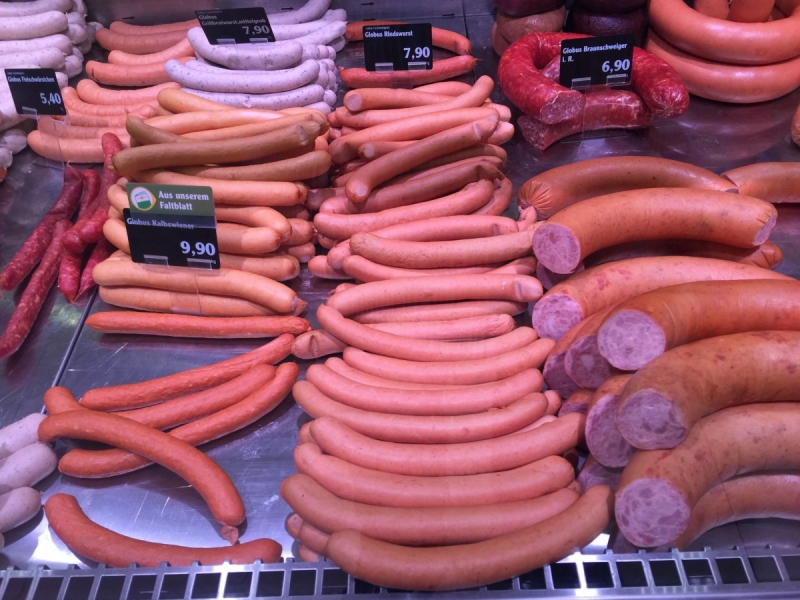 charcuterie-VENANSON-min_sausages_meat_butchery-1069321